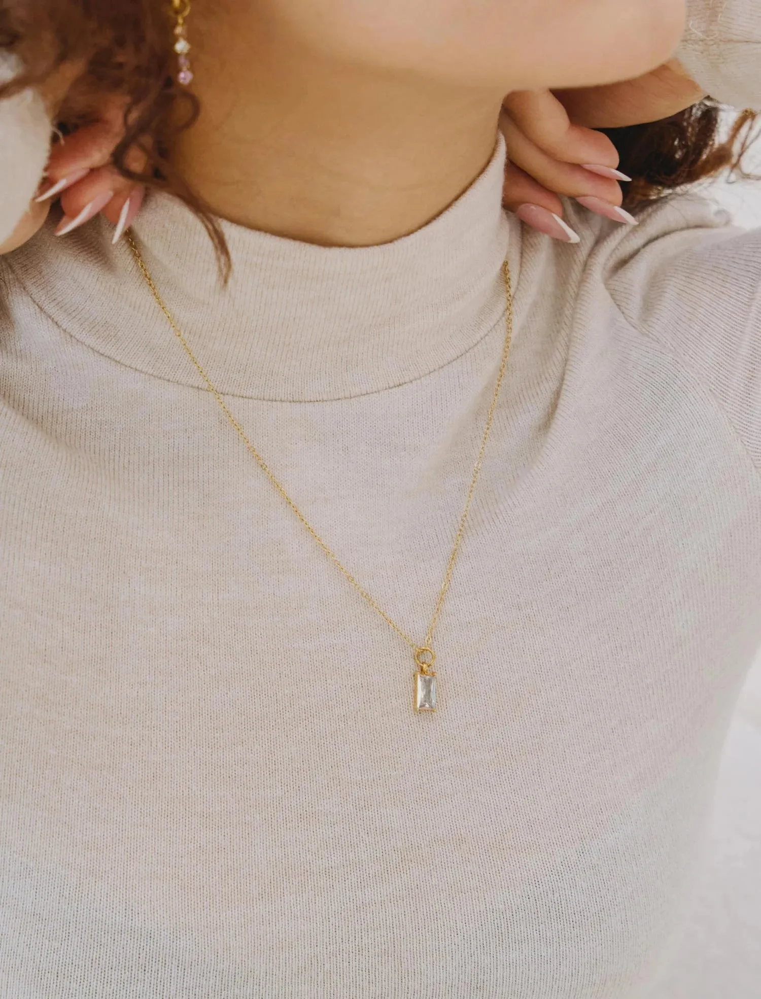 GUNG JEWELLERY Necklace : Verity White Pendant