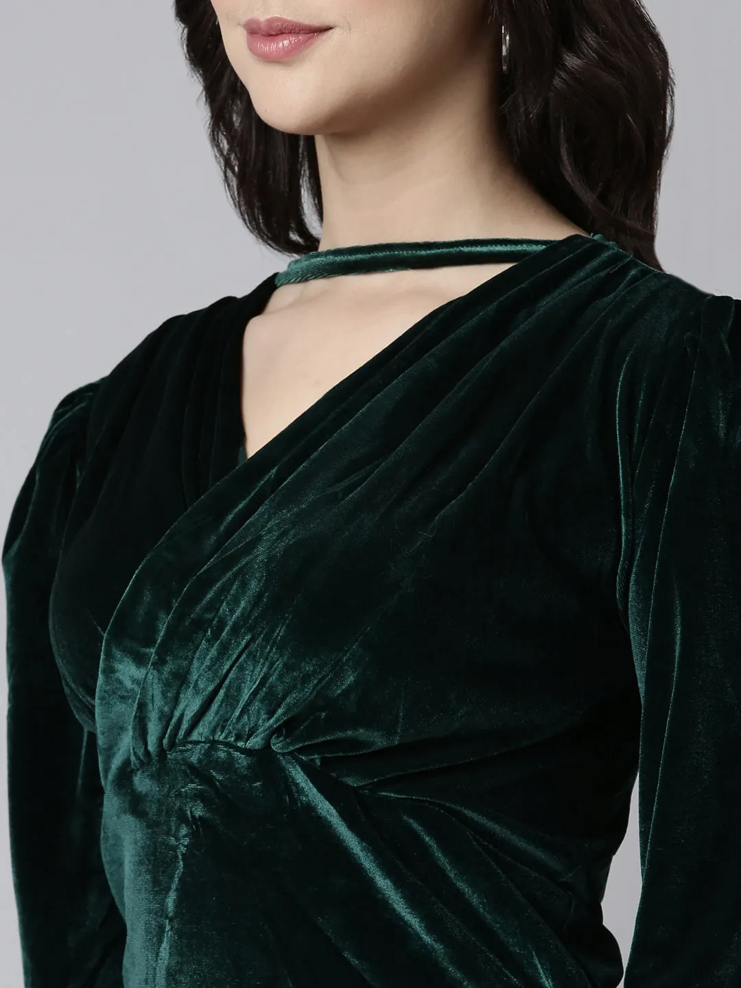 Women Green Choker Neck Cuffed Sleeves Velvet Wrap Top